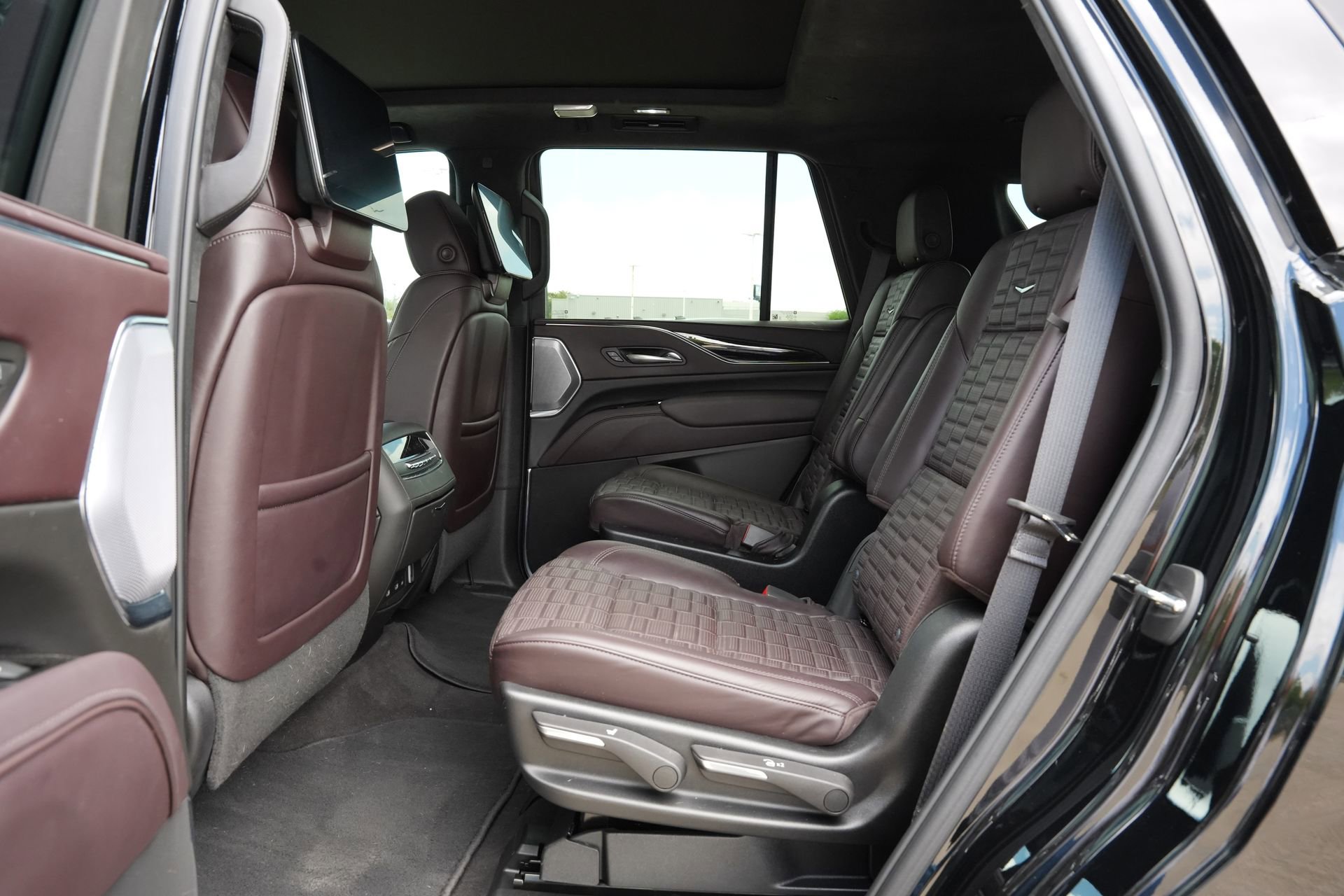 Certified 2023 Cadillac Escalade V w/ Heavy-Duty Trailer Package image 20