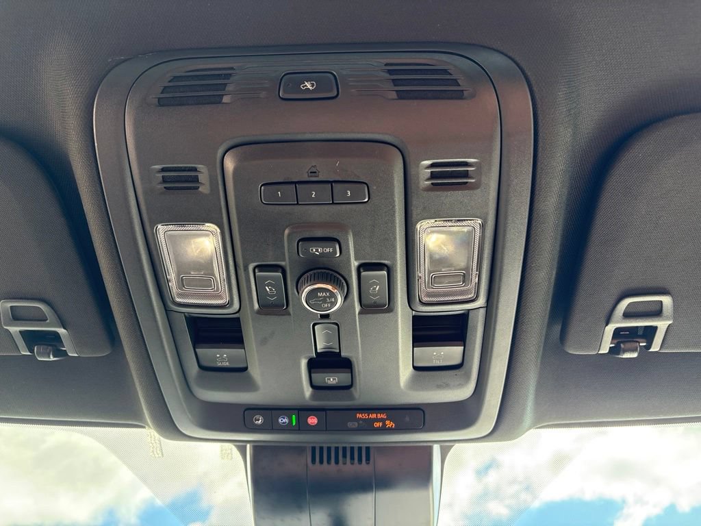 Used 2023 GMC Yukon Denali Ultimate AWD/4WD image 32