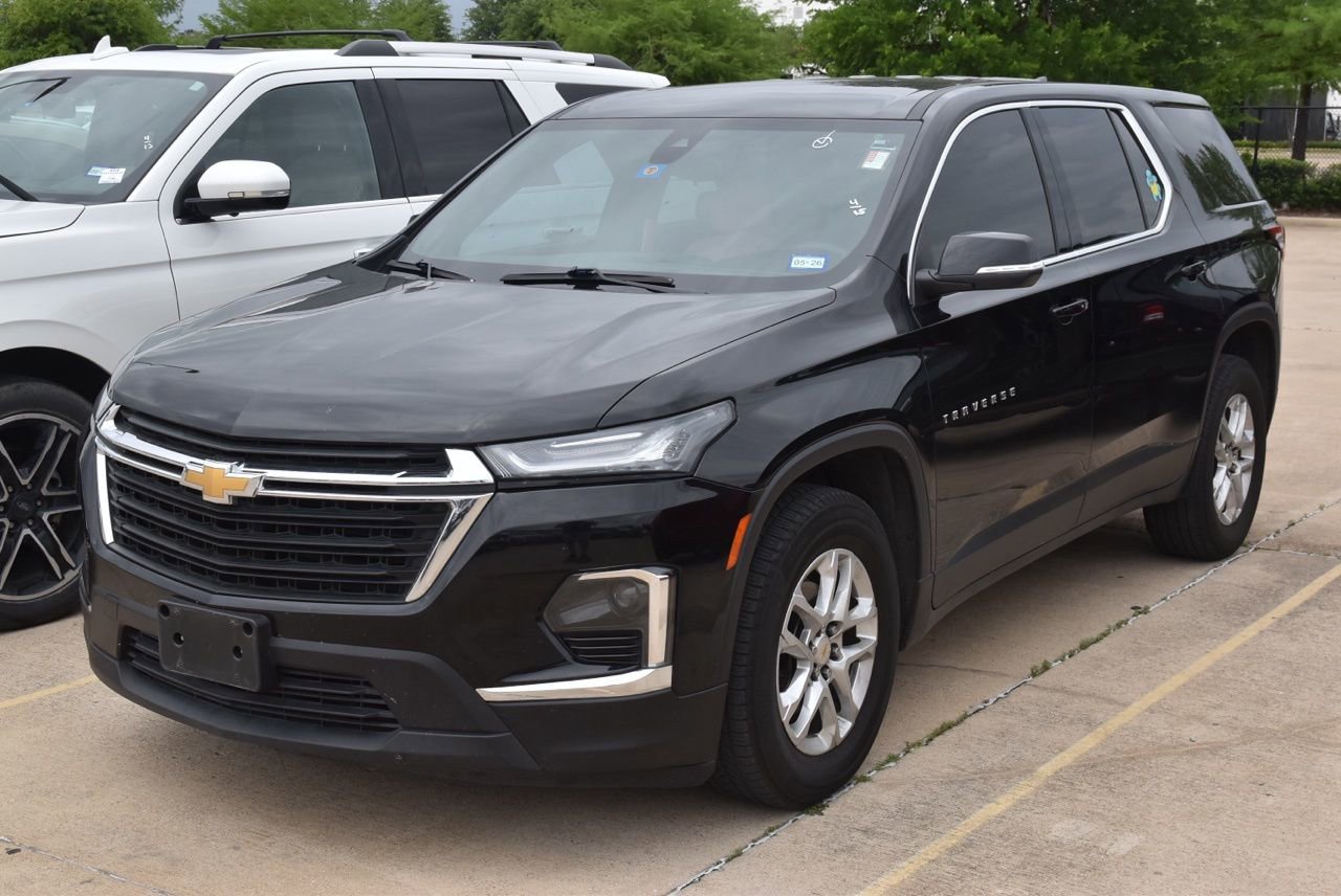 Used 2023 Chevrolet Traverse LS w/ Safety Package image 2