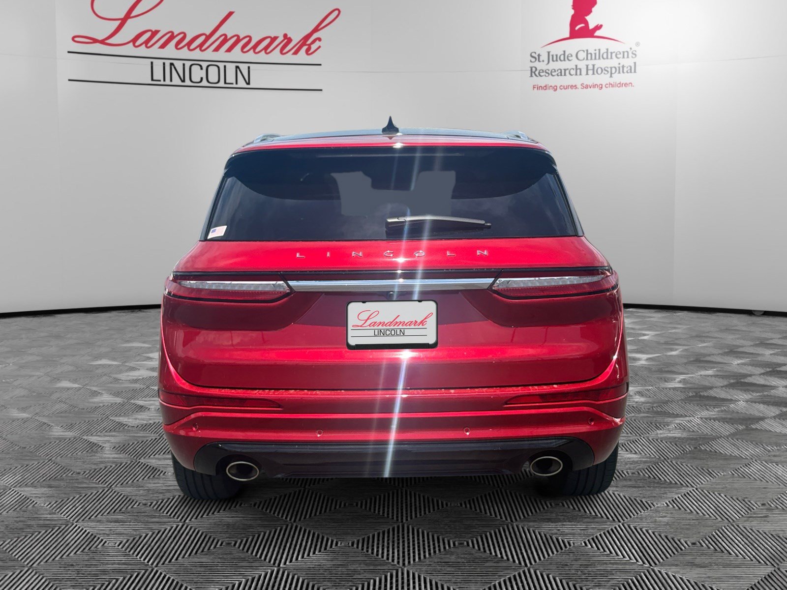 Certified 2024 Lincoln Corsair Grand Touring AWD/4WD image 4