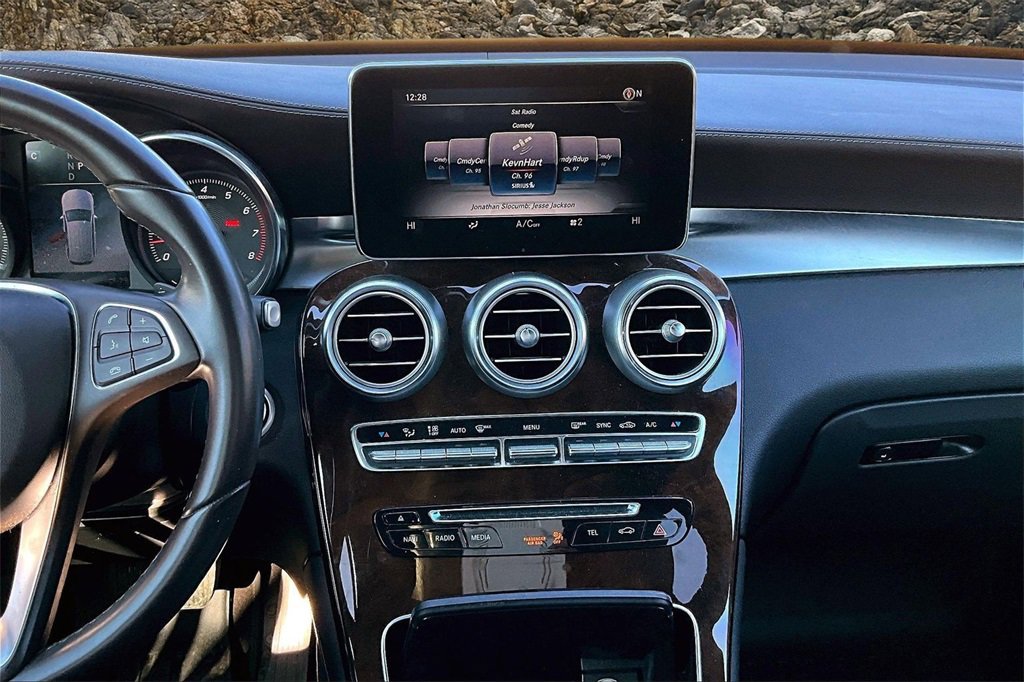 Used 2018 Mercedes-Benz GLC 300 4MATIC image 6