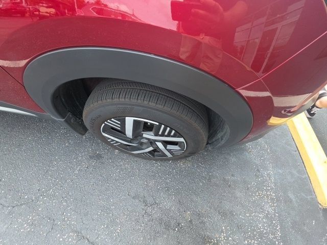 Used 2025 Nissan Kicks SV FWD image 4
