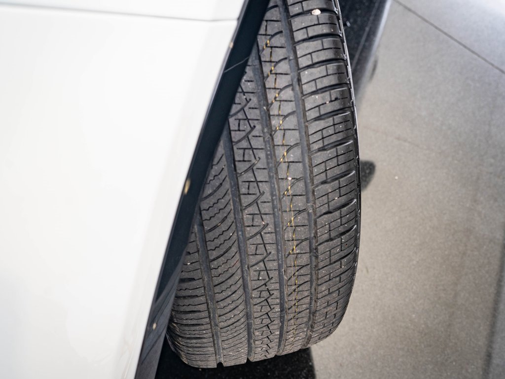 Used 2023 Land Rover Discovery S R-Dynamic image 37