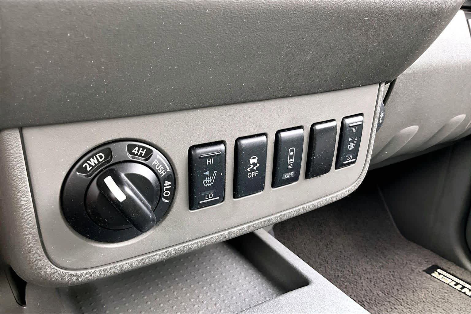Used 2020 Nissan Frontier SV w/ Midnight Edition Floor Mats AWD/4WD image 31