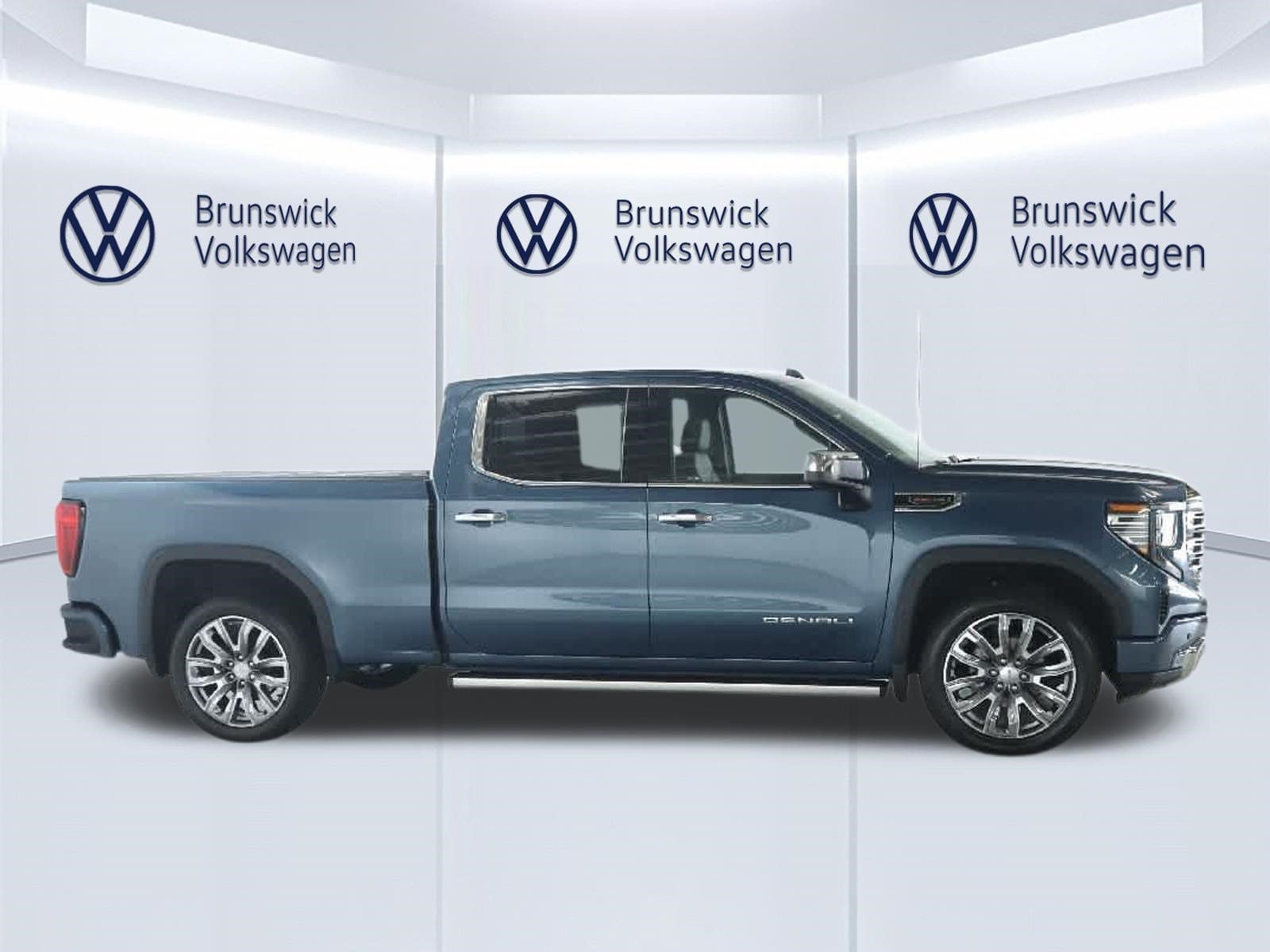 Used 2025 GMC Sierra 1500 Denali w/ Denali Reserve Package AWD/4WD image 11