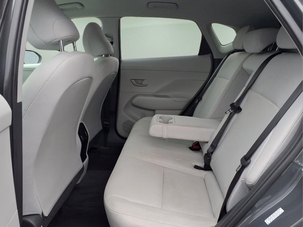 Used 2025 Hyundai Kona SEL image 5