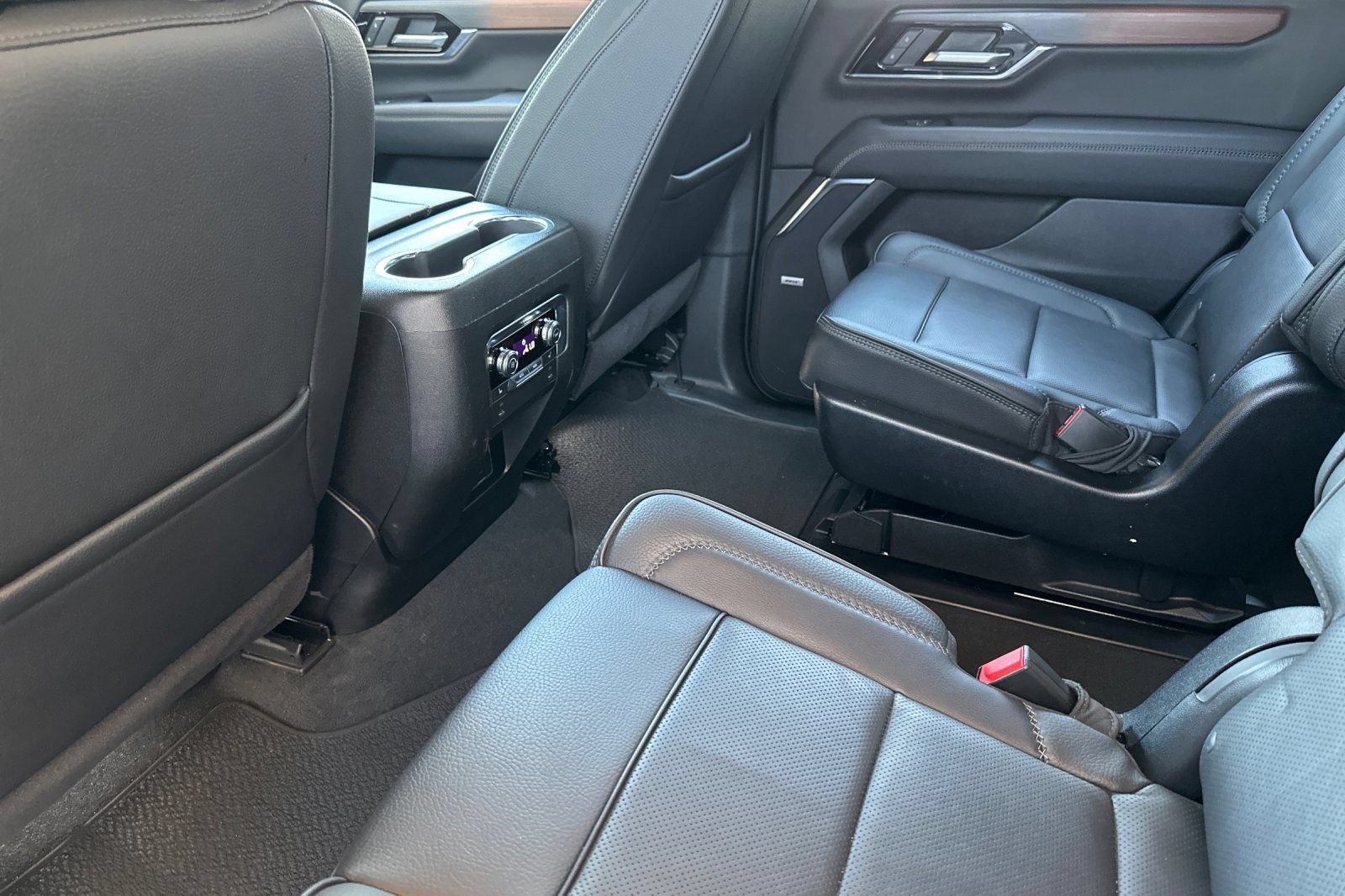 Certified 2025 GMC Yukon Denali RWD image 13