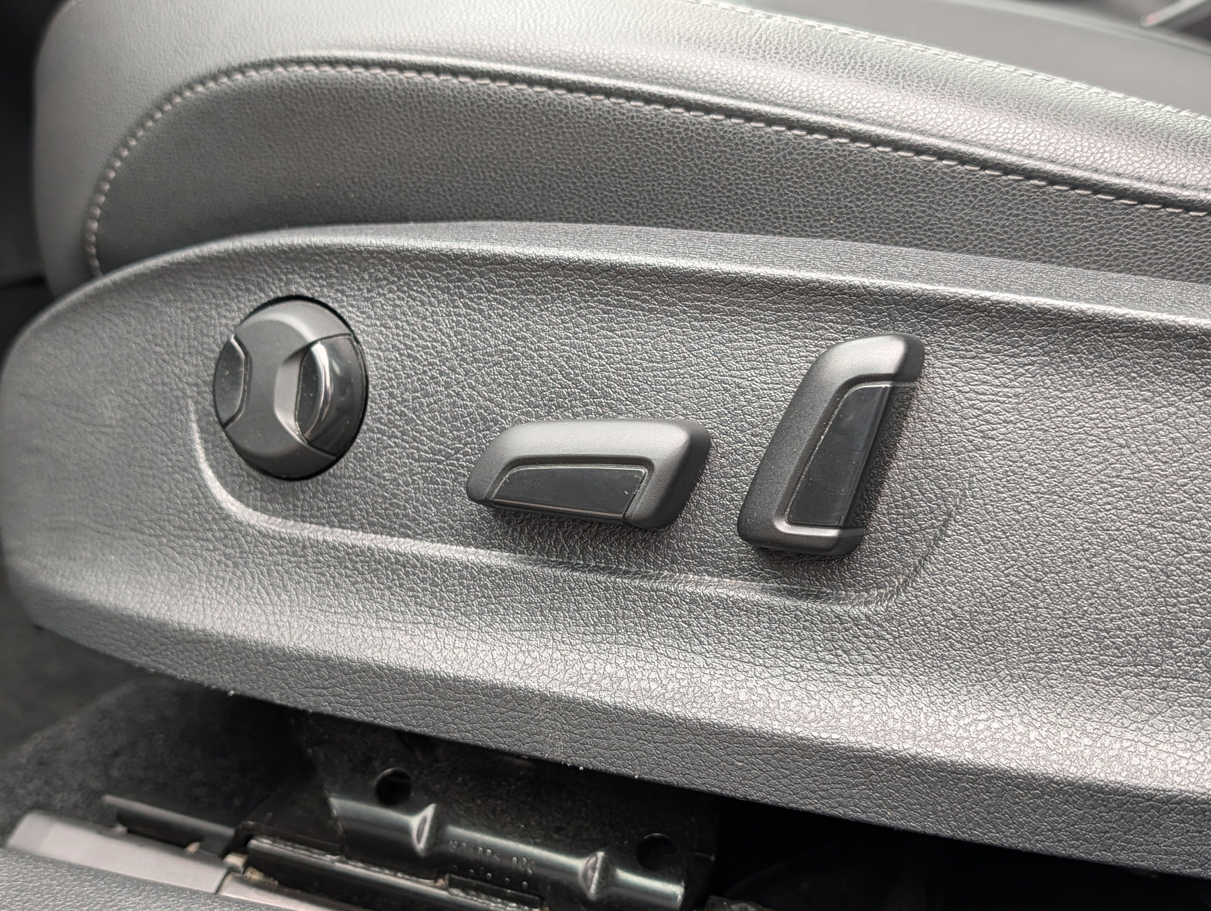 Used 2021 Volkswagen Passat 2.0T SE FWD image 20