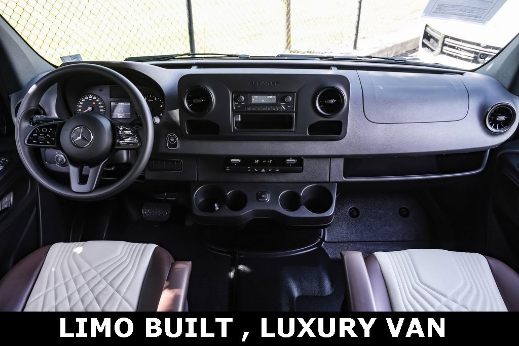 Used 2023 Mercedes-Benz Sprinter 2500 image 25