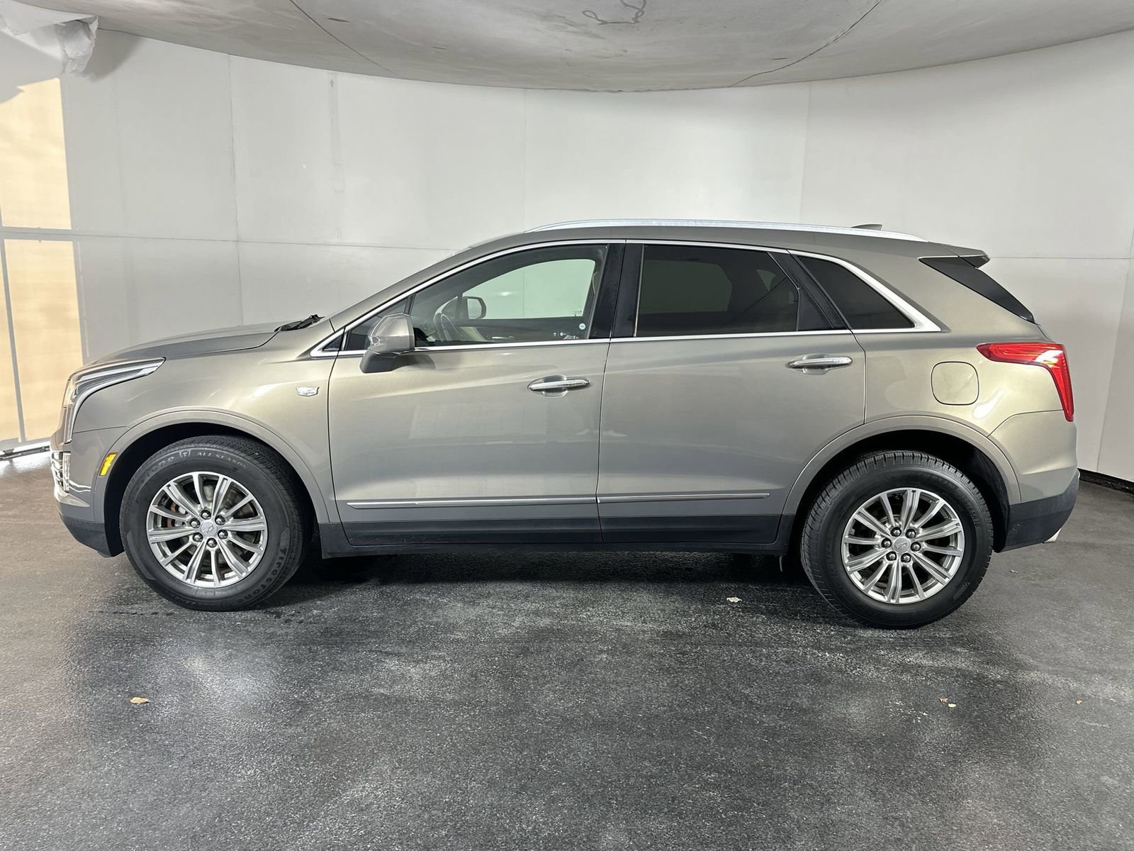 Used 2018 Cadillac XT5 Luxury w/ LPO, Wheel Lock Package image 5