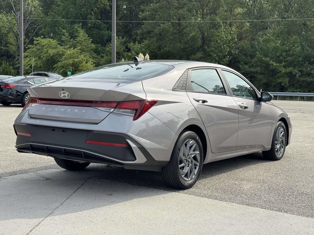 Used 2024 Hyundai Elantra SEL FWD image 22