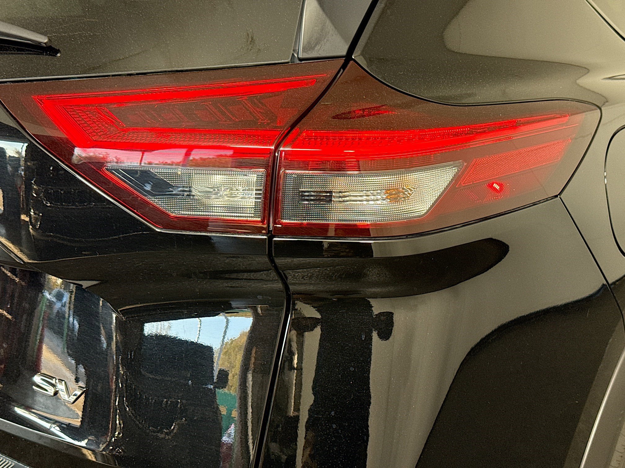 Used 2023 Nissan Rogue SV image 34