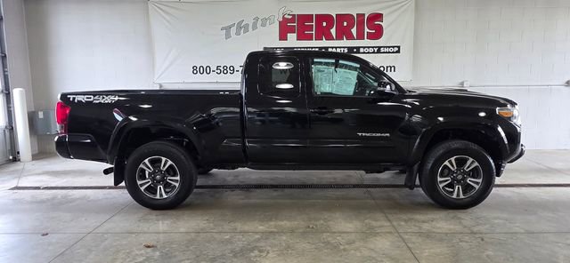 Used 2017 Toyota Tacoma TRD Sport image 8