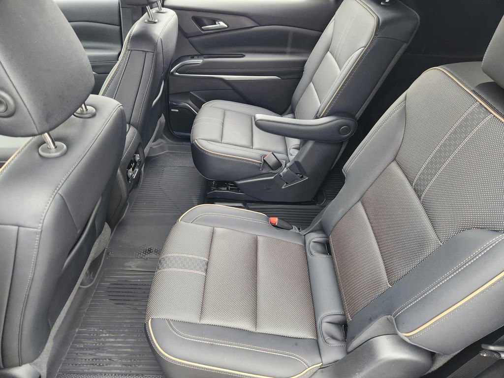 Certified 2025 Chevrolet Traverse High Country FWD image 29