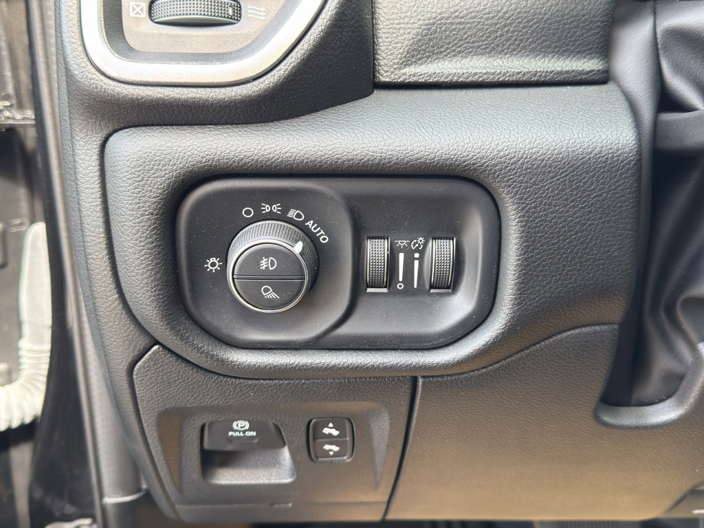 Used 2023 RAM 1500 Laramie AWD/4WD image 15