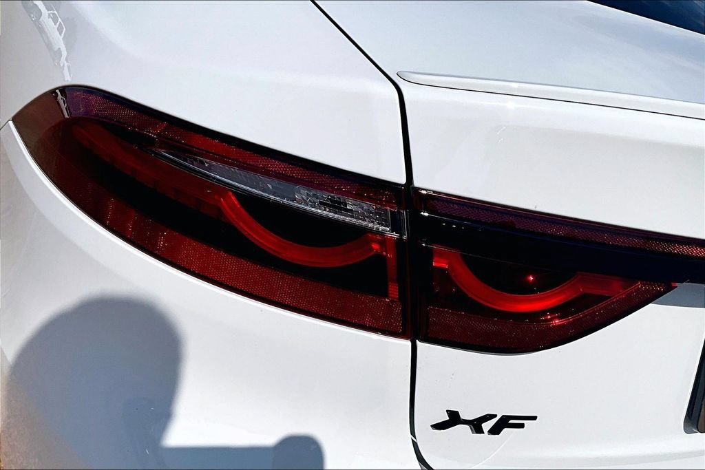 Used 2022 Jaguar XF R-Dynamic SE AWD/4WD image 30