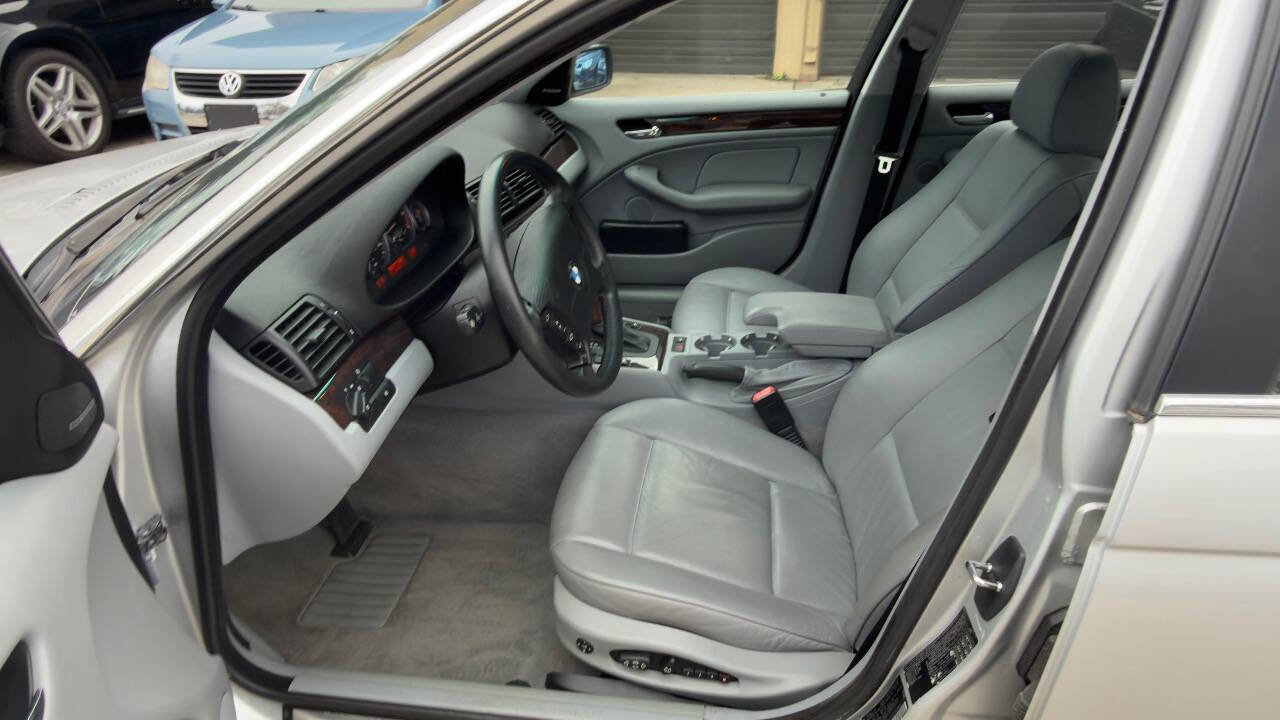 Used 2001 BMW 330i Sedan image 19
