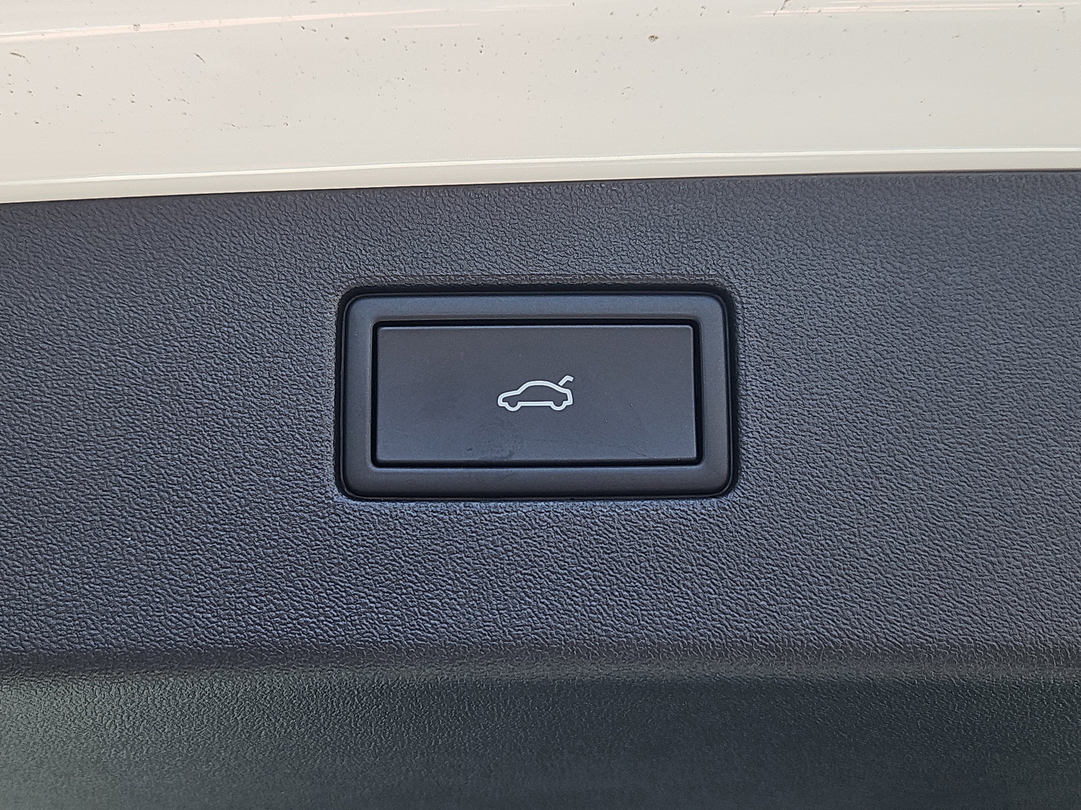 New 2026 Volkswagen Tiguan SE R-Line image 13