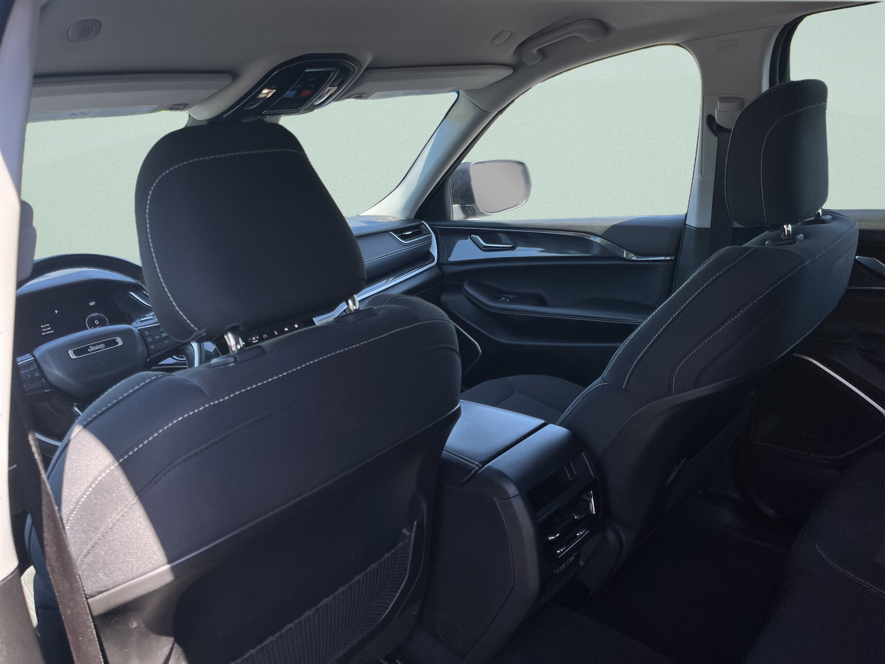 Used 2022 Jeep Grand Cherokee Laredo w/ Luxury Tech Group I AWD/4WD image 22