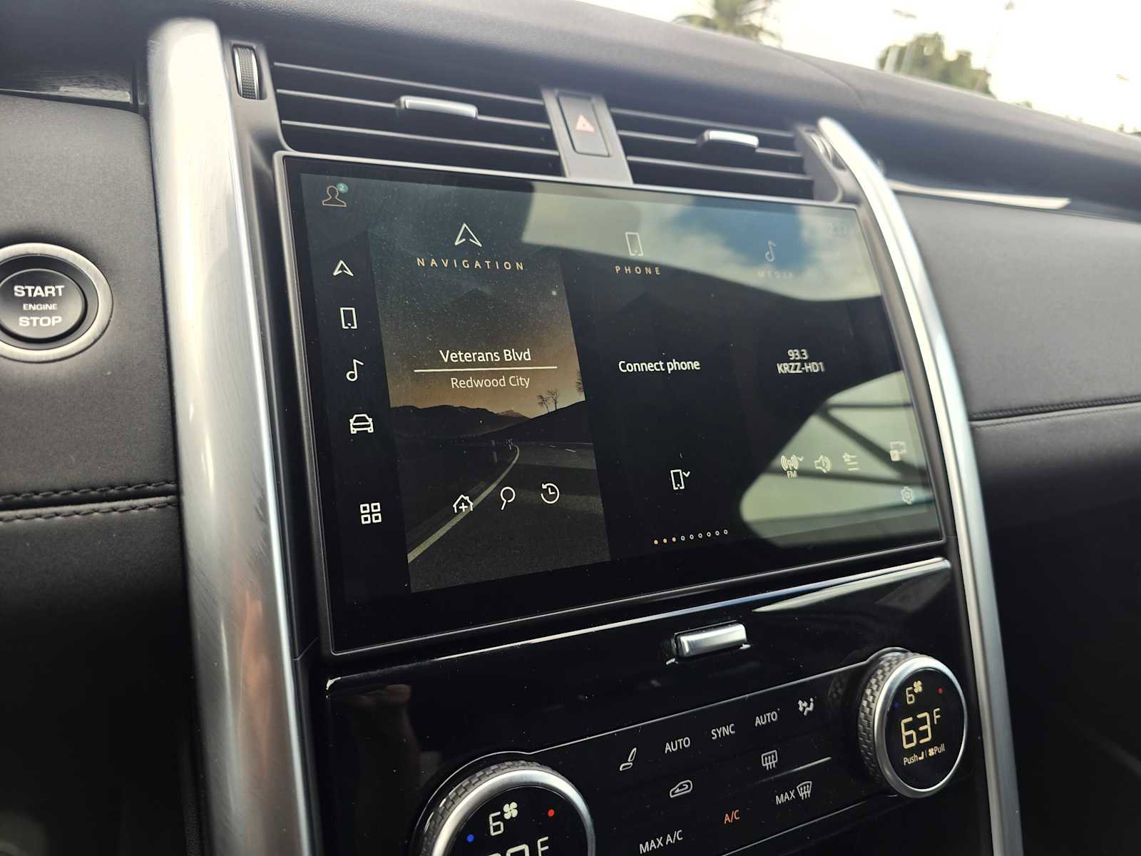 Used 2025 Land Rover Discovery S image 29