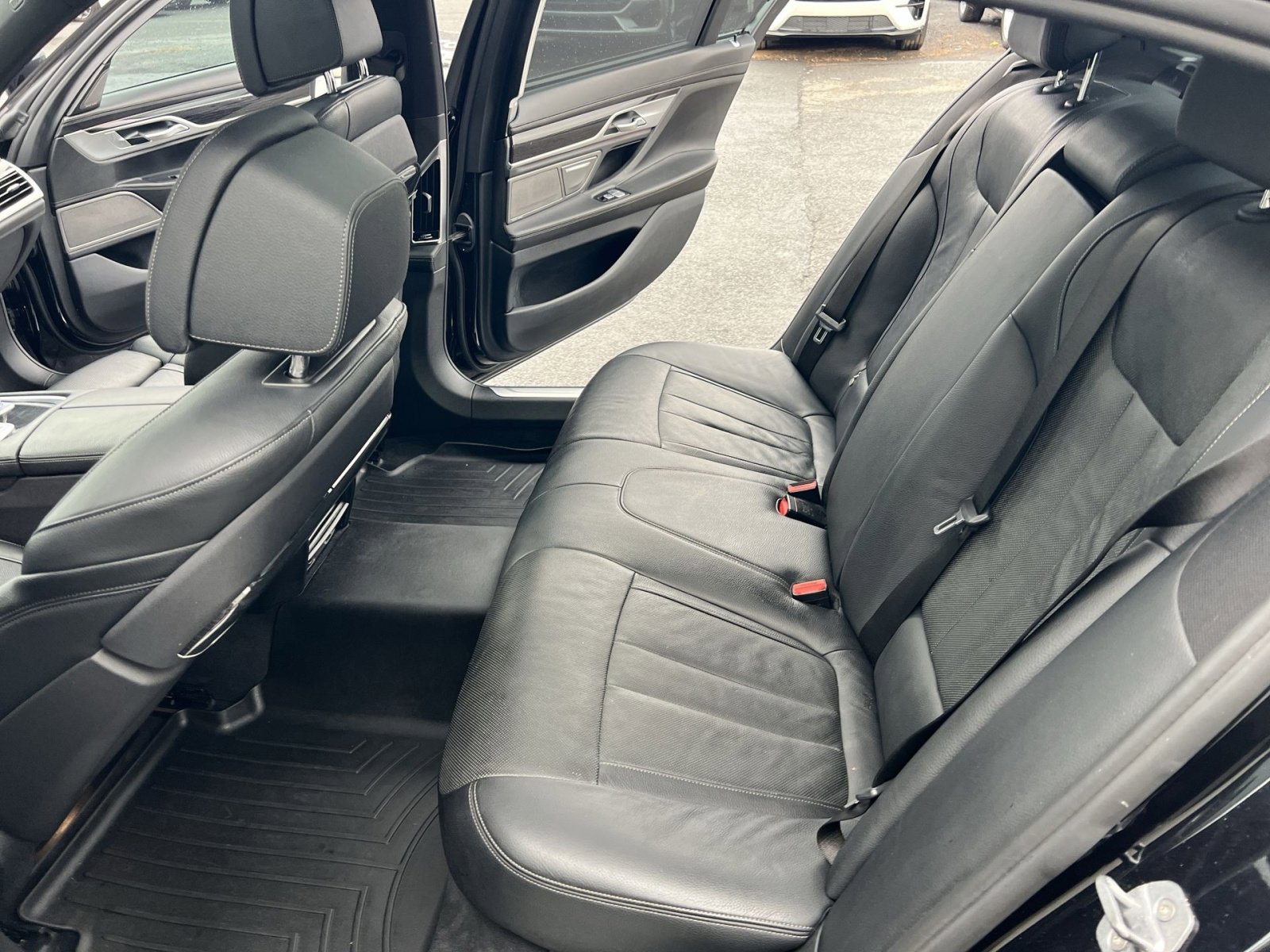 Used 2019 BMW 740i xDrive w/ Executive Package image 25