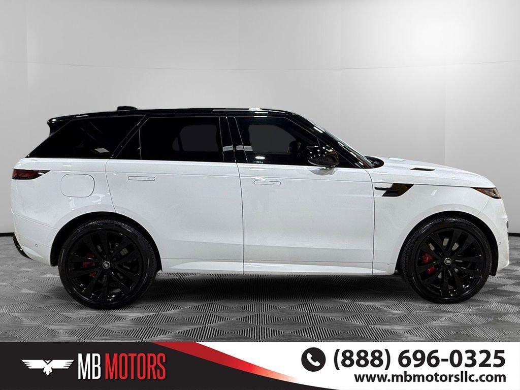 Used 2025 Land Rover Range Rover Sport Dynamic SE image 2