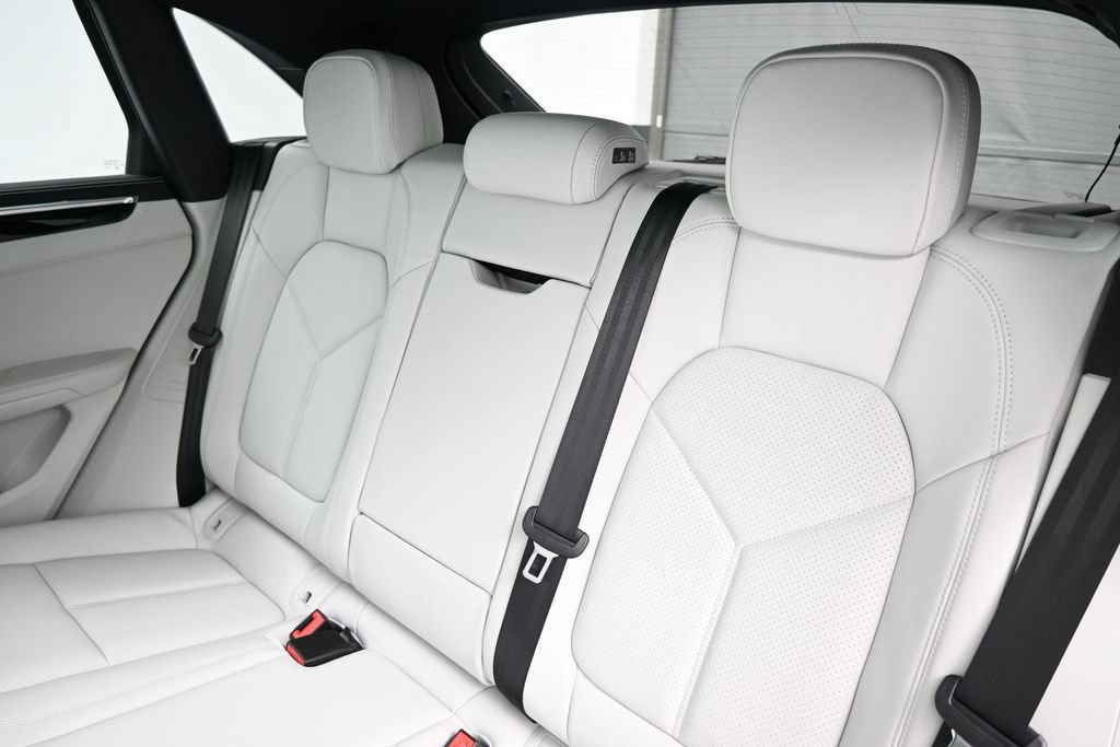 New 2026 Porsche Macan AWD/4WD image 6