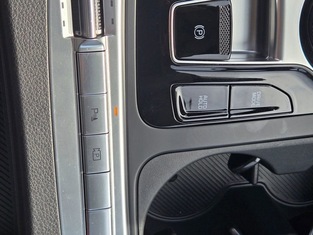 Certified 2025 Kia Carnival SX w/ SX Dark Edition Package image 34