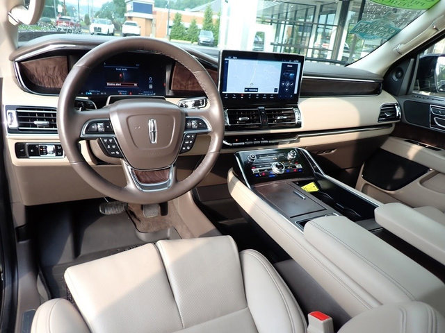 Certified 2024 Lincoln Navigator Premiere image 17