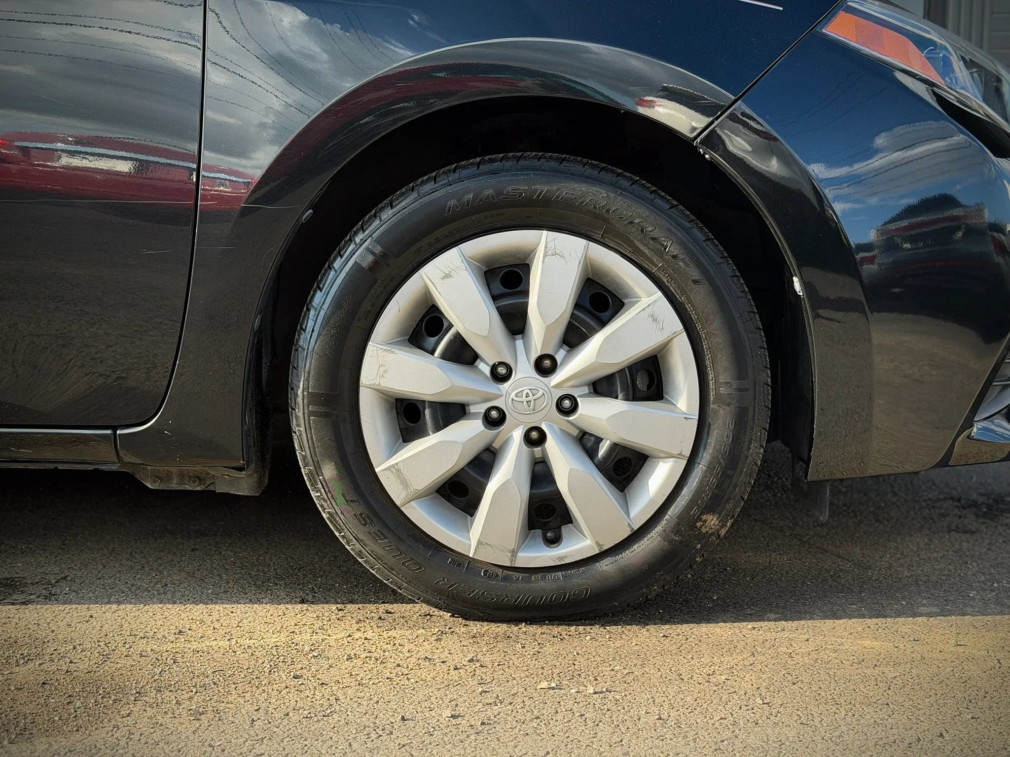 Used 2014 Toyota Corolla LE FWD image 24