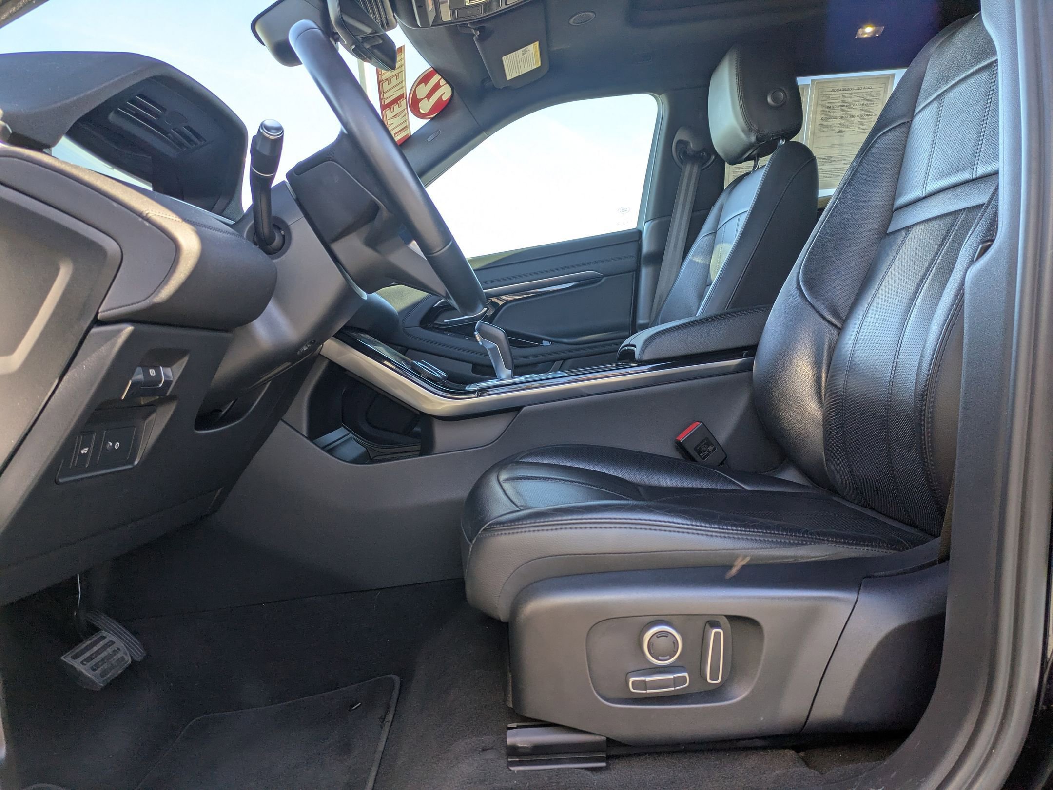 Used 2022 Land Rover Range Rover Evoque SE image 21