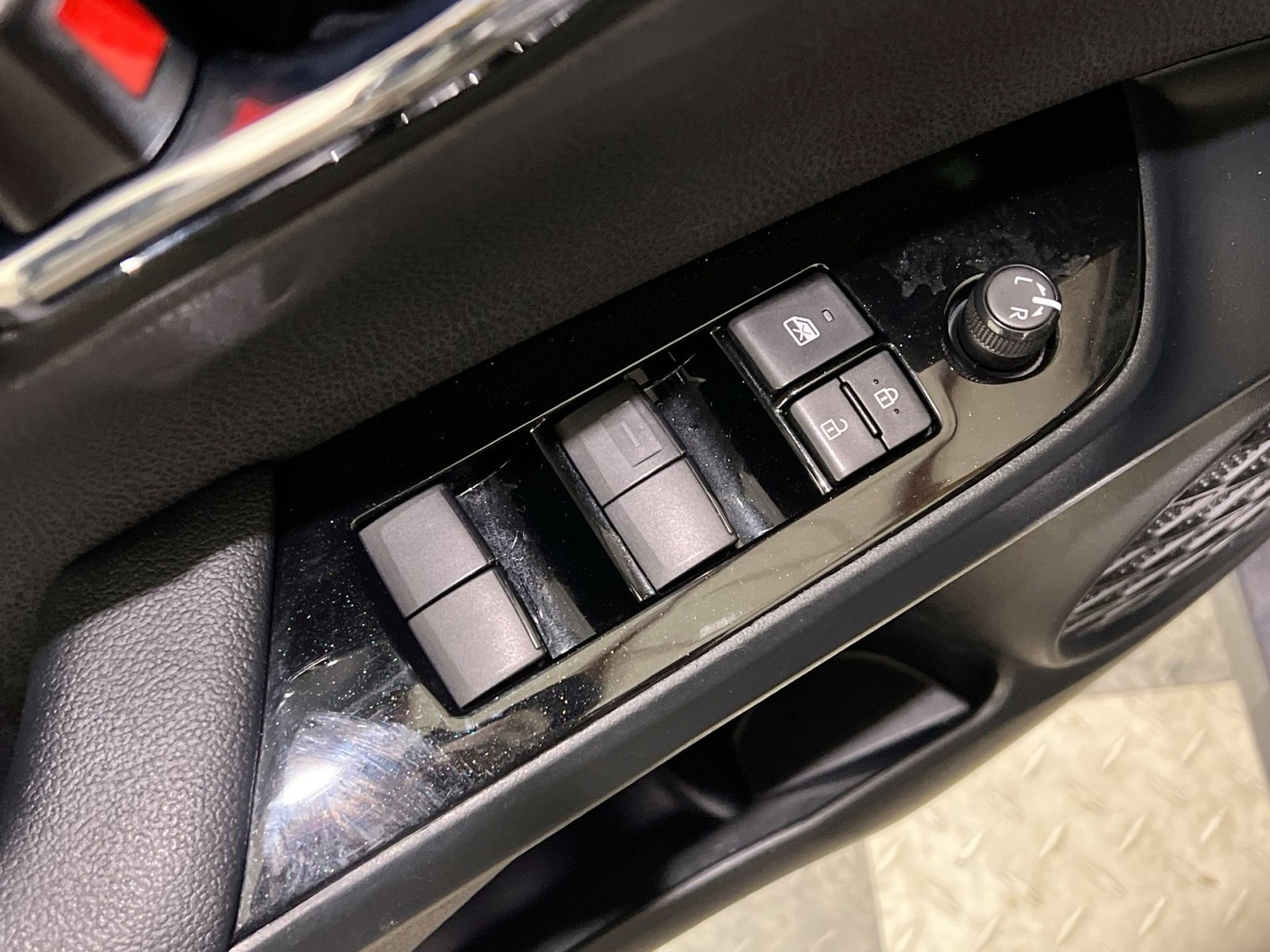 Used 2022 Toyota Prius Prime XLE image 30