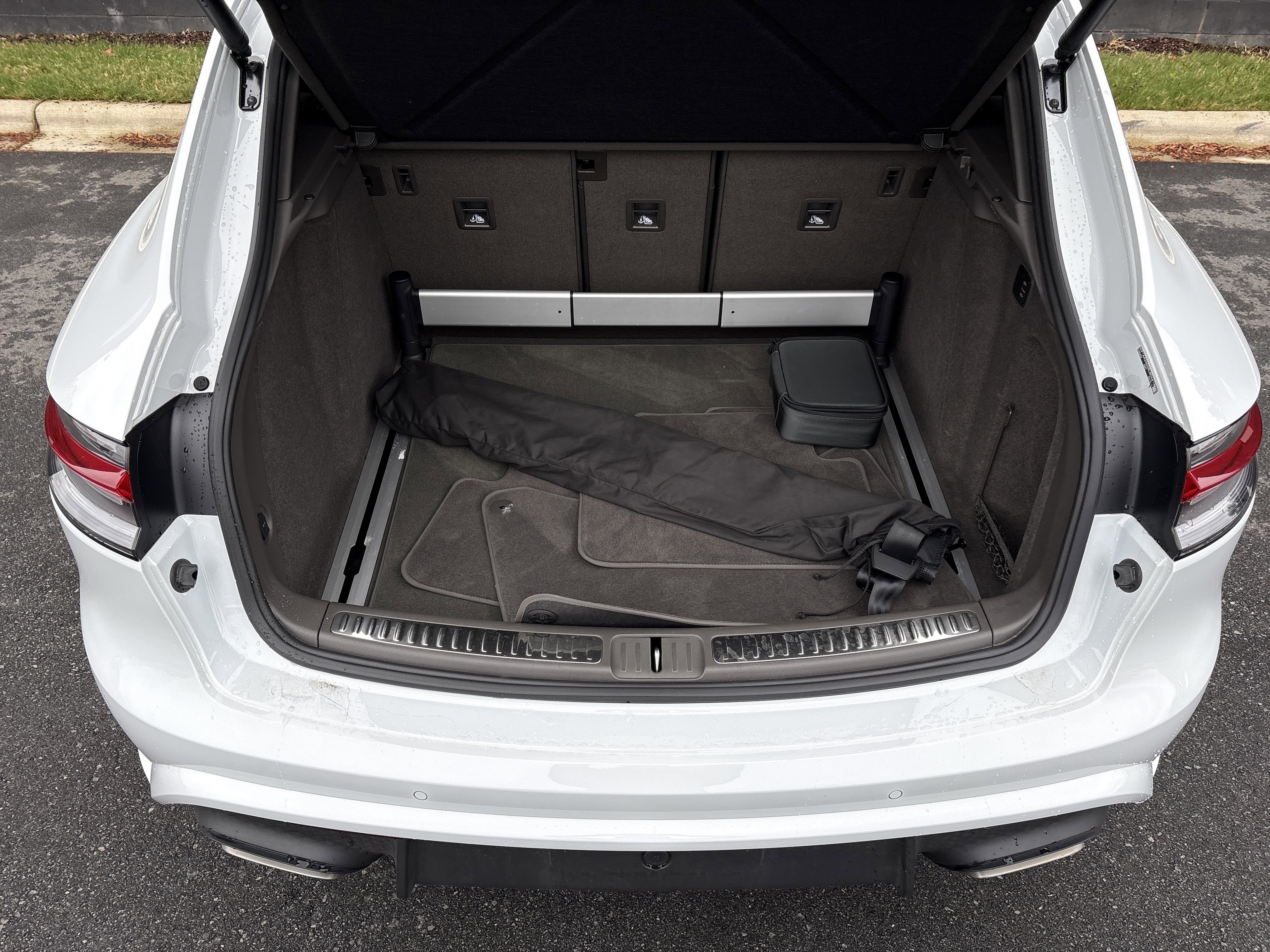 Certified 2025 Porsche Macan image 40