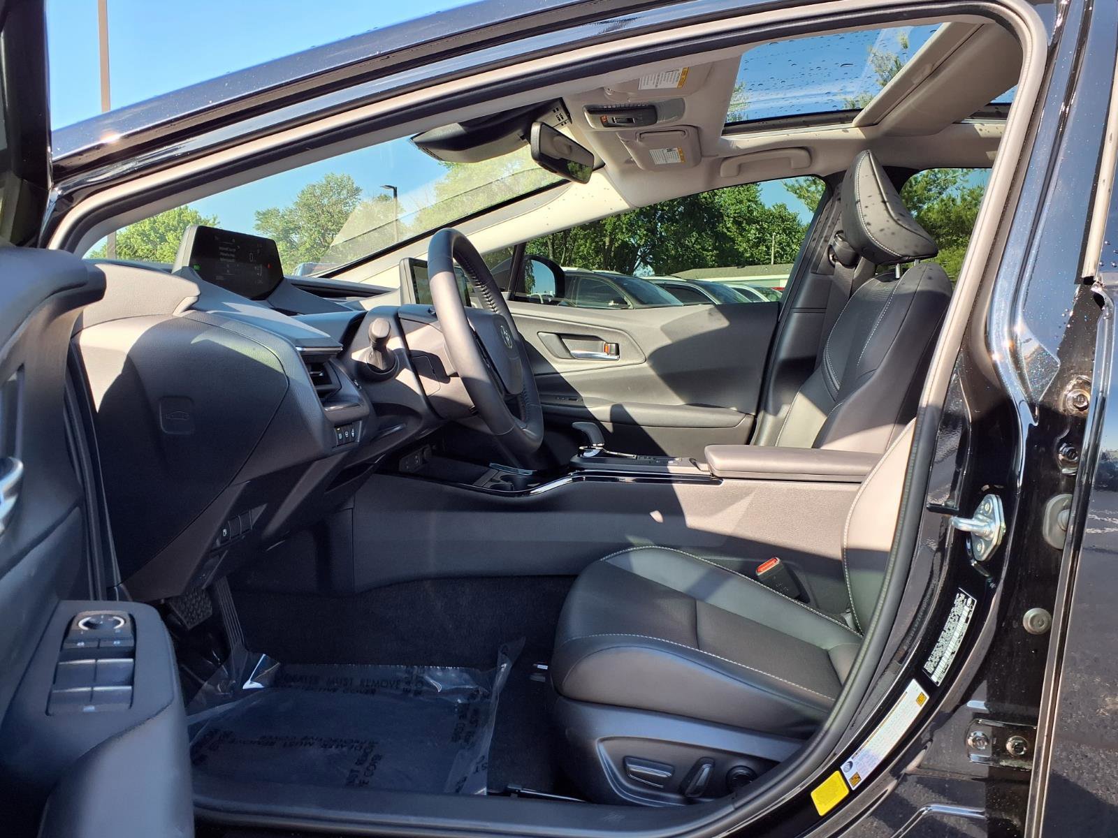 Used 2025 Toyota Prius FWD image 19