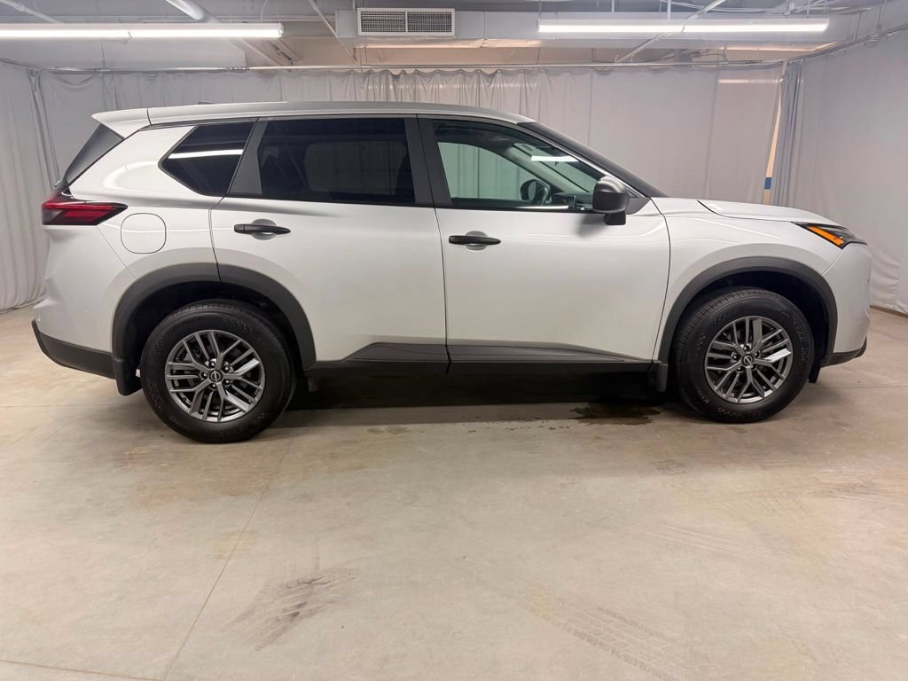Used 2024 Nissan Rogue S AWD/4WD image 13