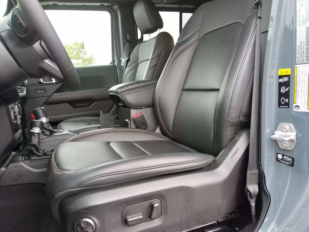 Certified 2025 Jeep Gladiator Sport AWD/4WD image 12
