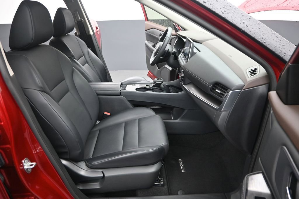 Used 2023 Nissan Rogue SV w/ SV Premium B Package FWD image 24