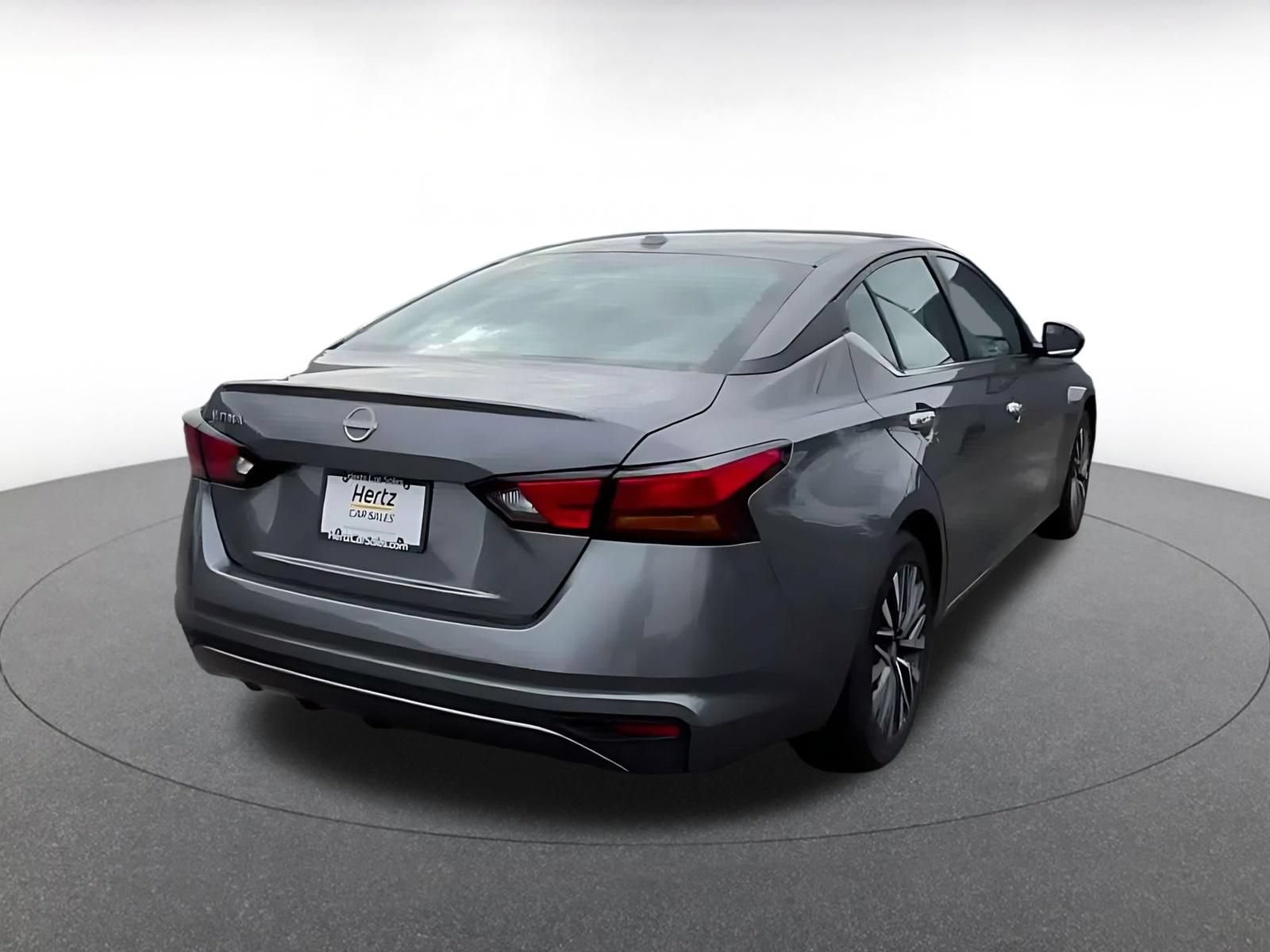 Used 2025 Nissan Altima 2.5 SV FWD image 13