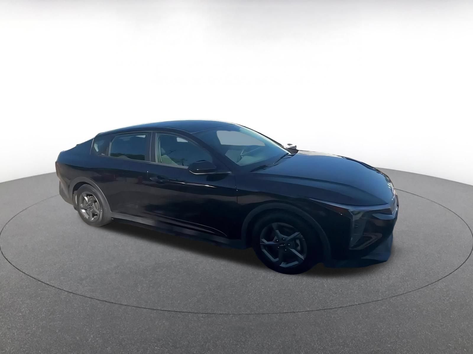 Used 2025 Kia K4 FWD image 2