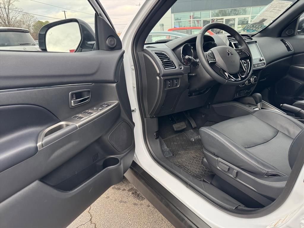 Used 2025 Mitsubishi Outlander Sport SEL image 13