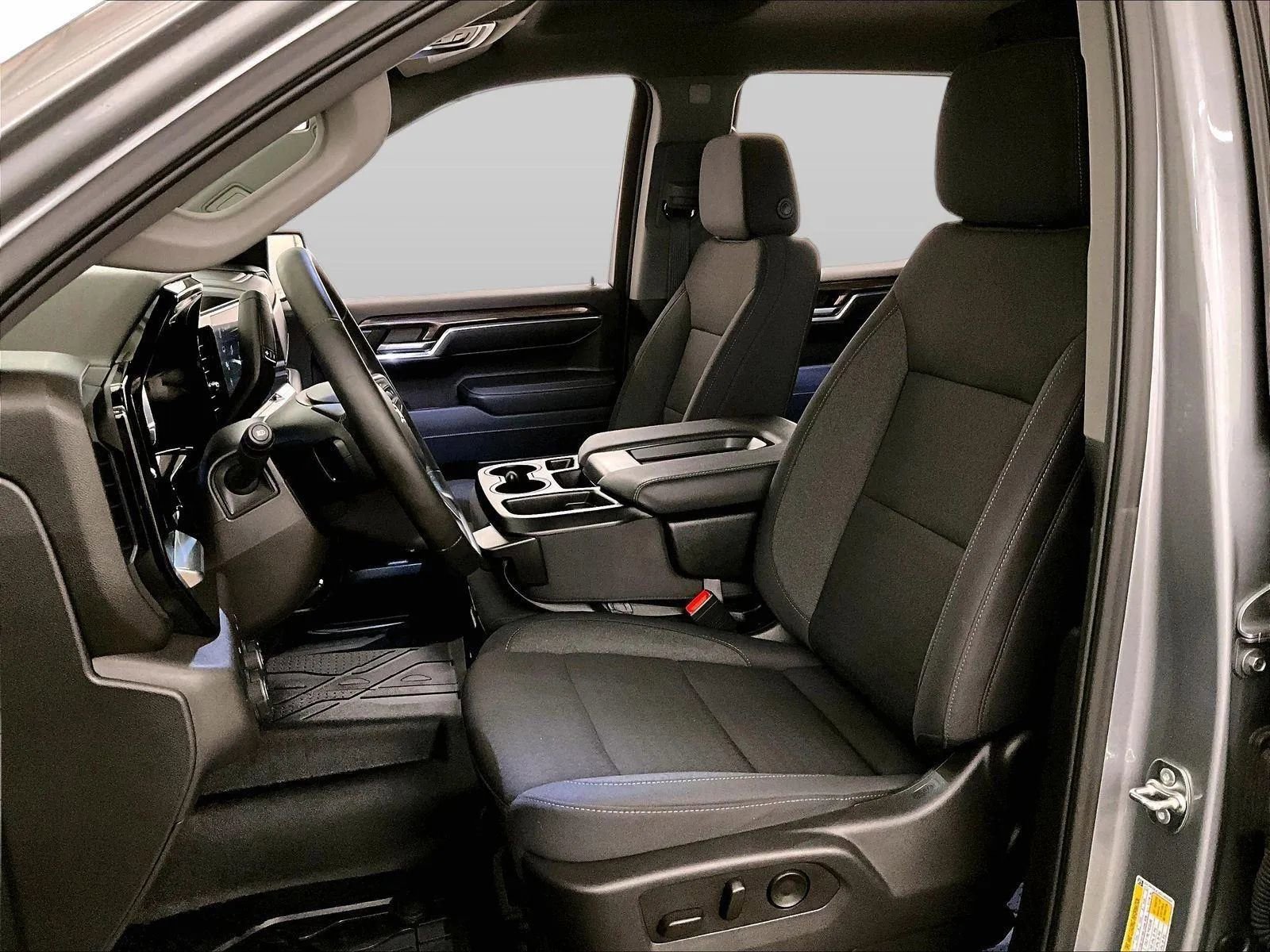 Used 2025 Chevrolet Silverado 1500 LT w/ Safety Package image 24