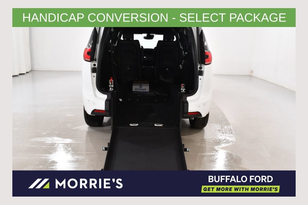 Used 2026 Chrysler Pacifica Select FWD image 1