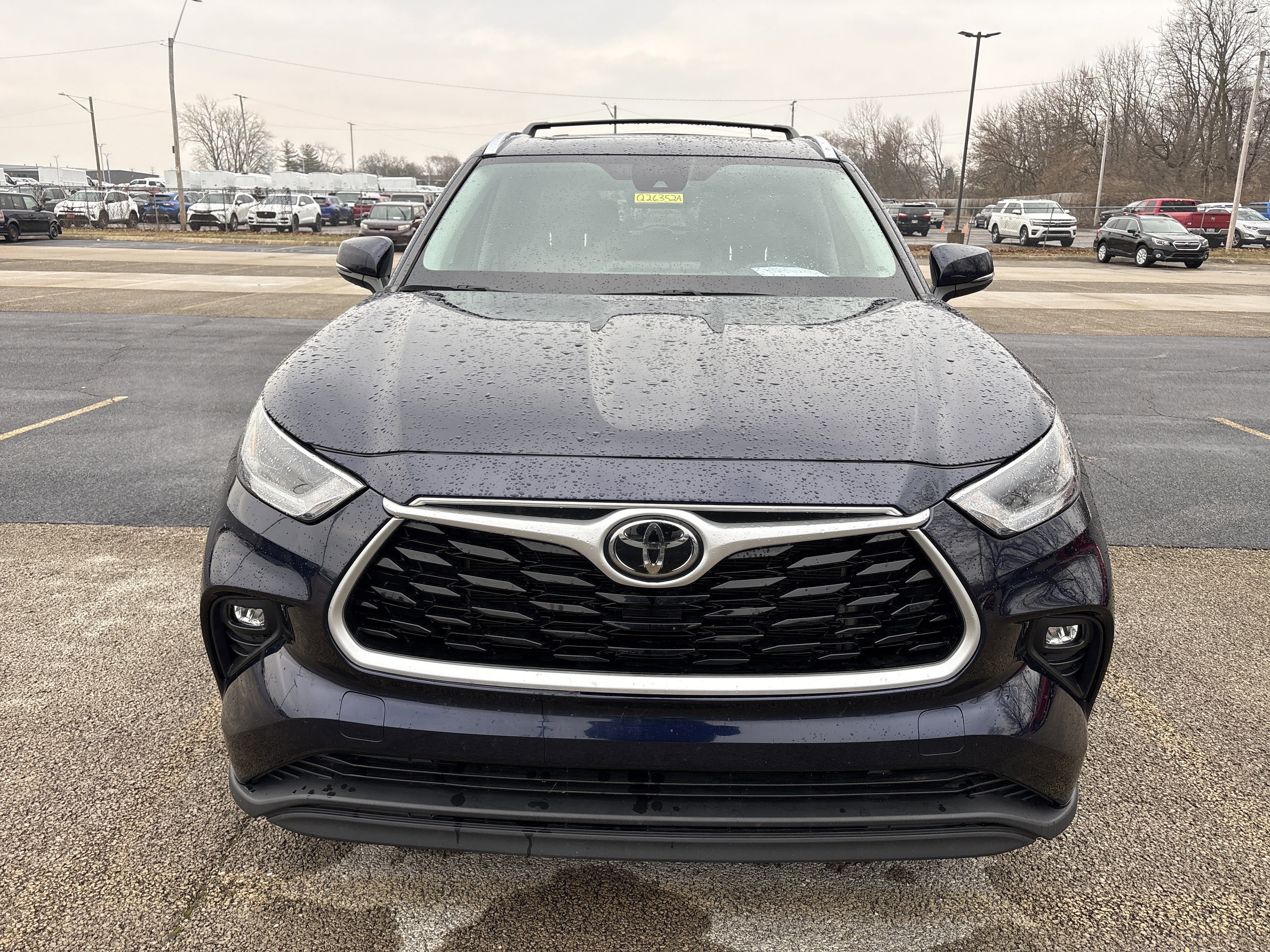 Used 2021 Toyota Highlander XLE image 2