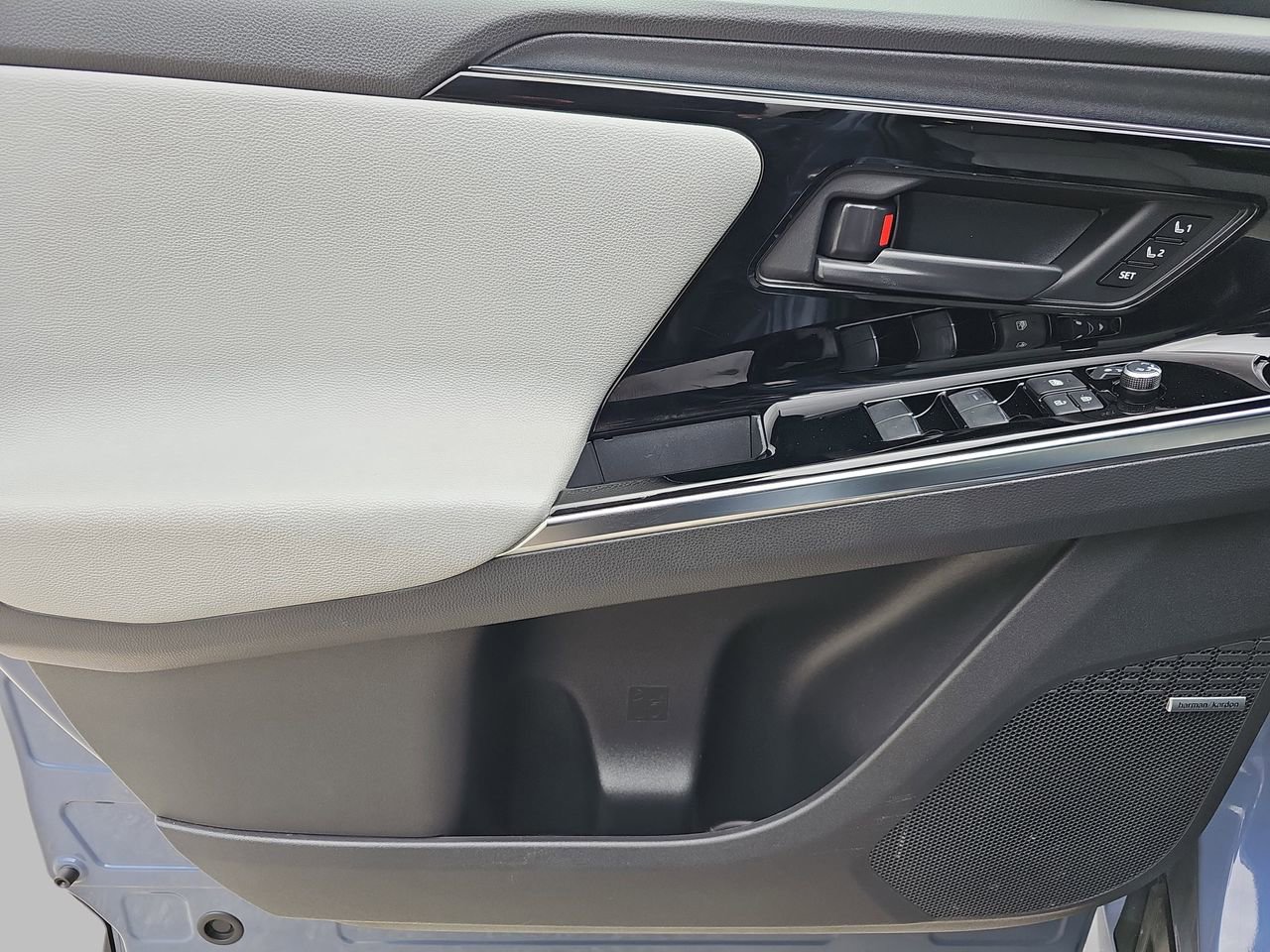 Certified 2023 Subaru Solterra AWD image 30