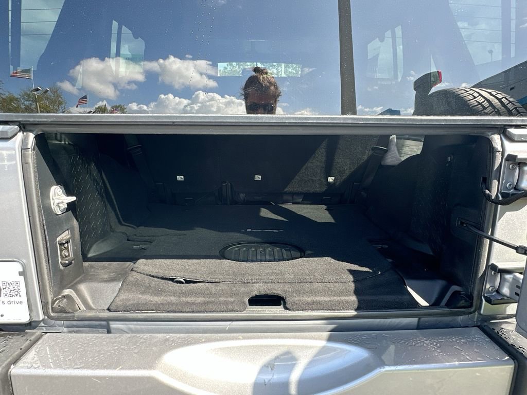 Used 2016 Jeep Wrangler Unlimited Sahara w/ Connectivity Group image 22