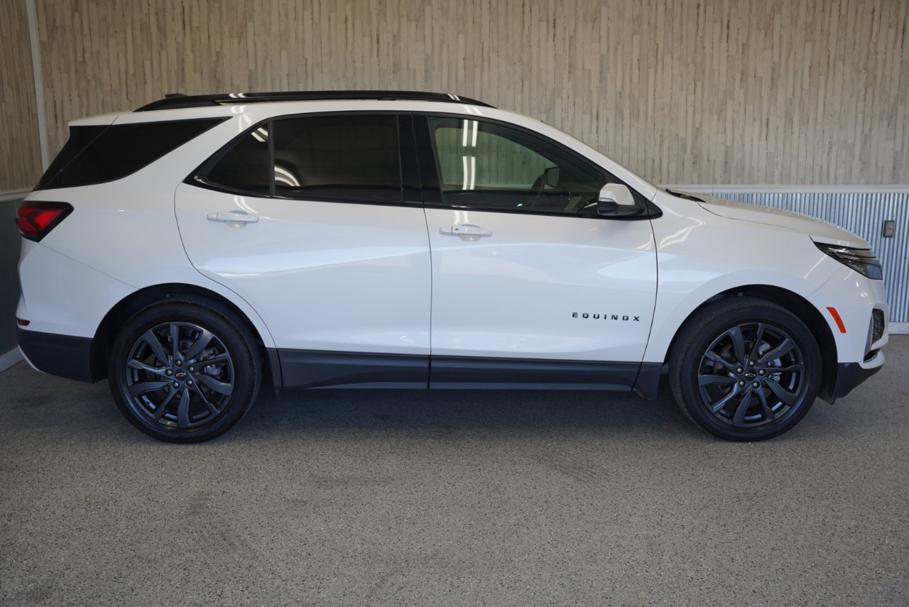 Used 2022 Chevrolet Equinox RS w/ RS Leather Package image 6
