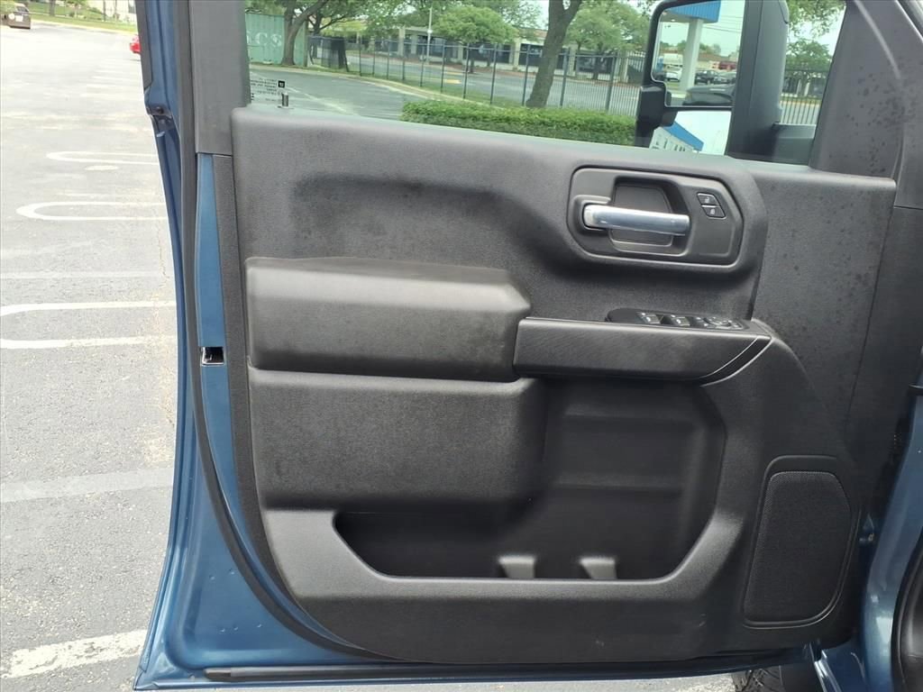 Used 2025 Chevrolet Silverado 2500 Custom w/ Custom Value Package image 15