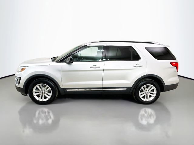 Used 2016 Ford Explorer XLT w/ Equipment Group 201A image 4