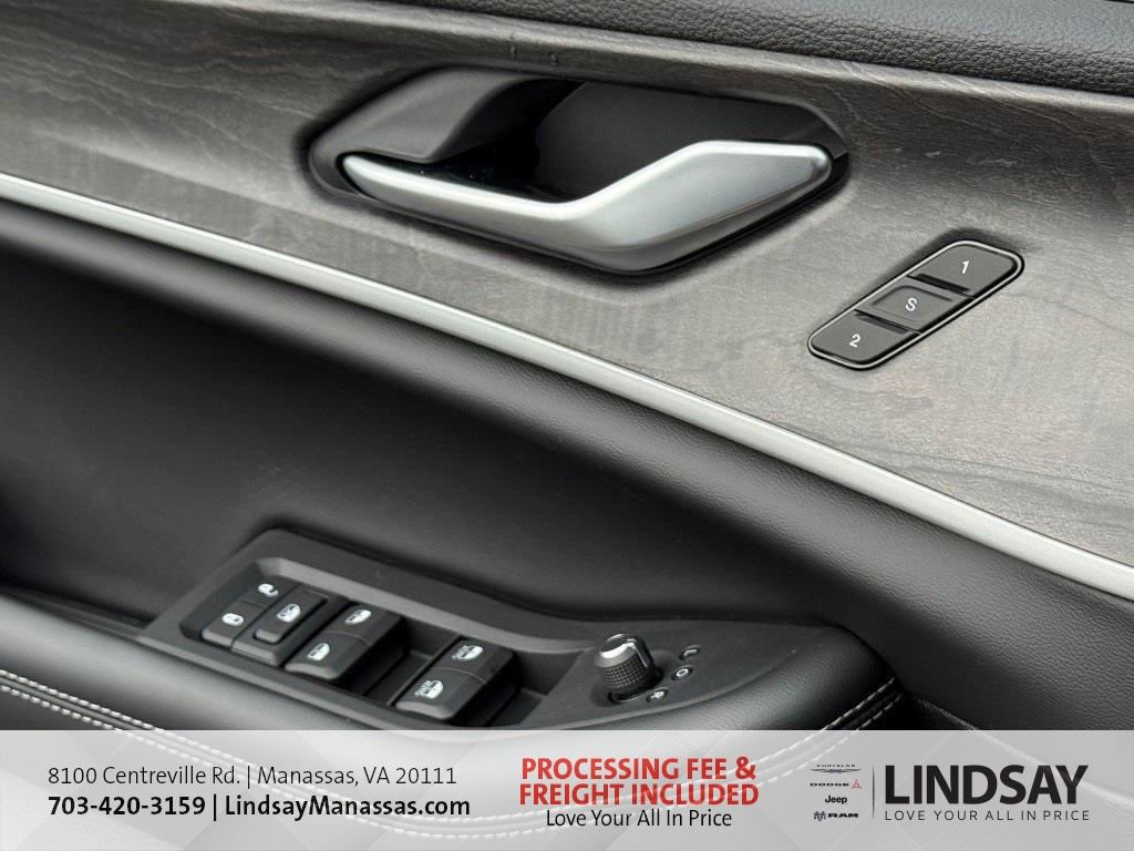 New 2025 Jeep Grand Cherokee L Limited w/ Luxury Tech Group II image 37