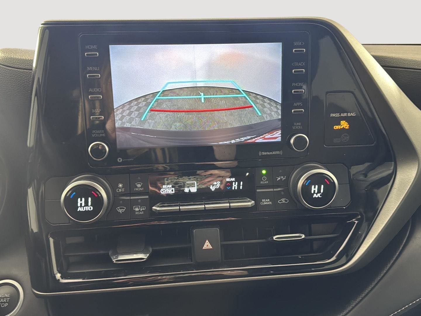 Used 2021 Toyota Highlander L image 21